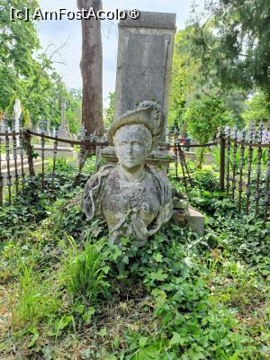 [P21] Bustul Nathaliei Peliozi (care și-a donat întreaga avere pentru educația copiilor săraci) » foto by tata123 🔱
 - 
<span class="allrVoted glyphicon glyphicon-heart hidden" id="av1531219"></span>
<a class="m-l-10 hidden" id="sv1531219" onclick="voting_Foto_DelVot(,1531219,22321)" role="button">șterge vot <span class="glyphicon glyphicon-remove"></span></a>
<a id="v91531219" class=" c-red"  onclick="voting_Foto_SetVot(1531219)" role="button"><span class="glyphicon glyphicon-heart-empty"></span> <b>LIKE</b> = Votează poza</a> <img class="hidden"  id="f1531219W9" src="/imagini/loader.gif" border="0" /><span class="AjErrMes hidden" id="e1531219ErM"></span>
