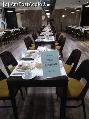 [P06] Ora 23,45. O parte a restaurantului...  » foto by floracol
 - 
<span class="allrVoted glyphicon glyphicon-heart hidden" id="av894695"></span>
<a class="m-l-10 hidden" id="sv894695" onclick="voting_Foto_DelVot(,894695,22322)" role="button">șterge vot <span class="glyphicon glyphicon-remove"></span></a>
<a id="v9894695" class=" c-red"  onclick="voting_Foto_SetVot(894695)" role="button"><span class="glyphicon glyphicon-heart-empty"></span> <b>LIKE</b> = Votează poza</a> <img class="hidden"  id="f894695W9" src="/imagini/loader.gif" border="0" /><span class="AjErrMes hidden" id="e894695ErM"></span>