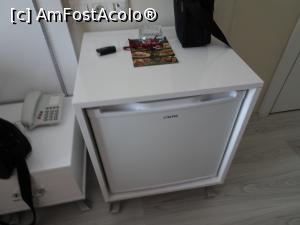[P20] Rosso Hotel 3* Izmit - minifrigiderul » foto by nicole33
 - 
<span class="allrVoted glyphicon glyphicon-heart hidden" id="av883226"></span>
<a class="m-l-10 hidden" id="sv883226" onclick="voting_Foto_DelVot(,883226,22373)" role="button">șterge vot <span class="glyphicon glyphicon-remove"></span></a>
<a id="v9883226" class=" c-red"  onclick="voting_Foto_SetVot(883226)" role="button"><span class="glyphicon glyphicon-heart-empty"></span> <b>LIKE</b> = Votează poza</a> <img class="hidden"  id="f883226W9" src="/imagini/loader.gif" border="0" /><span class="AjErrMes hidden" id="e883226ErM"></span>