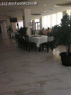 [P17] In restaurant » foto by ancutza26
 - 
<span class="allrVoted glyphicon glyphicon-heart hidden" id="av883277"></span>
<a class="m-l-10 hidden" id="sv883277" onclick="voting_Foto_DelVot(,883277,22376)" role="button">șterge vot <span class="glyphicon glyphicon-remove"></span></a>
<a id="v9883277" class=" c-red"  onclick="voting_Foto_SetVot(883277)" role="button"><span class="glyphicon glyphicon-heart-empty"></span> <b>LIKE</b> = Votează poza</a> <img class="hidden"  id="f883277W9" src="/imagini/loader.gif" border="0" /><span class="AjErrMes hidden" id="e883277ErM"></span>
