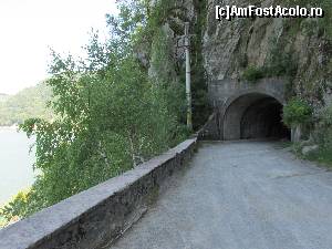 [P52] Tunelul din apropierea barajului » foto by Testosu'
 - 
<span class="allrVoted glyphicon glyphicon-heart hidden" id="av637143"></span>
<a class="m-l-10 hidden" id="sv637143" onclick="voting_Foto_DelVot(,637143,22380)" role="button">șterge vot <span class="glyphicon glyphicon-remove"></span></a>
<a id="v9637143" class=" c-red"  onclick="voting_Foto_SetVot(637143)" role="button"><span class="glyphicon glyphicon-heart-empty"></span> <b>LIKE</b> = Votează poza</a> <img class="hidden"  id="f637143W9" src="/imagini/loader.gif" border="0" /><span class="AjErrMes hidden" id="e637143ErM"></span>