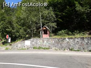 [P01] Aceasta este troița pe care o luați ca punct de reper pentru intrarea în traseul Valea lui Stan. Se află la 2 km înainte de Barajul Vidraru.  » foto by Aurici
 - 
<span class="allrVoted glyphicon glyphicon-heart hidden" id="av883716"></span>
<a class="m-l-10 hidden" id="sv883716" onclick="voting_Foto_DelVot(,883716,22380)" role="button">șterge vot <span class="glyphicon glyphicon-remove"></span></a>
<a id="v9883716" class=" c-red"  onclick="voting_Foto_SetVot(883716)" role="button"><span class="glyphicon glyphicon-heart-empty"></span> <b>LIKE</b> = Votează poza</a> <img class="hidden"  id="f883716W9" src="/imagini/loader.gif" border="0" /><span class="AjErrMes hidden" id="e883716ErM"></span>