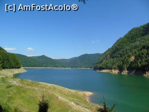 [P41] Lacul Vidraru la Cantonul Călugărița.  » foto by Aurici
 - 
<span class="allrVoted glyphicon glyphicon-heart hidden" id="av883756"></span>
<a class="m-l-10 hidden" id="sv883756" onclick="voting_Foto_DelVot(,883756,22380)" role="button">șterge vot <span class="glyphicon glyphicon-remove"></span></a>
<a id="v9883756" class=" c-red"  onclick="voting_Foto_SetVot(883756)" role="button"><span class="glyphicon glyphicon-heart-empty"></span> <b>LIKE</b> = Votează poza</a> <img class="hidden"  id="f883756W9" src="/imagini/loader.gif" border="0" /><span class="AjErrMes hidden" id="e883756ErM"></span>
