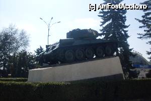 [P06] Tancul sovietic T34, transformat în monument » foto by Ovidiu istorie
 - 
<span class="allrVoted glyphicon glyphicon-heart hidden" id="av420331"></span>
<a class="m-l-10 hidden" id="sv420331" onclick="voting_Foto_DelVot(,420331,22384)" role="button">șterge vot <span class="glyphicon glyphicon-remove"></span></a>
<a id="v9420331" class=" c-red"  onclick="voting_Foto_SetVot(420331)" role="button"><span class="glyphicon glyphicon-heart-empty"></span> <b>LIKE</b> = Votează poza</a> <img class="hidden"  id="f420331W9" src="/imagini/loader.gif" border="0" /><span class="AjErrMes hidden" id="e420331ErM"></span>