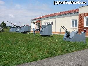 [P13] Sectorul dedicat artileriei; în ordine-mitraliera MR-2N (prima), tunul antiaerian 70-K, miraliera DSK-38 (cea mică) şi tunul antiaerian B-11 » foto by Claudiu U.
 - 
<span class="allrVoted glyphicon glyphicon-heart hidden" id="av628871"></span>
<a class="m-l-10 hidden" id="sv628871" onclick="voting_Foto_DelVot(,628871,22396)" role="button">șterge vot <span class="glyphicon glyphicon-remove"></span></a>
<a id="v9628871" class=" c-red"  onclick="voting_Foto_SetVot(628871)" role="button"><span class="glyphicon glyphicon-heart-empty"></span> <b>LIKE</b> = Votează poza</a> <img class="hidden"  id="f628871W9" src="/imagini/loader.gif" border="0" /><span class="AjErrMes hidden" id="e628871ErM"></span>