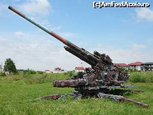 [P16] Celebrul şi impresionantul tun KS-30 de 130 mm (ca să vă daţi seama cam cît de mare e, priviţi scaunul trăgătorului-în dreapta, lângă acea 'roată') » foto by Claudiu U.
 - 
<span class="allrVoted glyphicon glyphicon-heart hidden" id="av628874"></span>
<a class="m-l-10 hidden" id="sv628874" onclick="voting_Foto_DelVot(,628874,22396)" role="button">șterge vot <span class="glyphicon glyphicon-remove"></span></a>
<a id="v9628874" class=" c-red"  onclick="voting_Foto_SetVot(628874)" role="button"><span class="glyphicon glyphicon-heart-empty"></span> <b>LIKE</b> = Votează poza</a> <img class="hidden"  id="f628874W9" src="/imagini/loader.gif" border="0" /><span class="AjErrMes hidden" id="e628874ErM"></span>