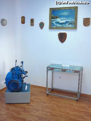 [P20] Prima sală: plachete, cărţi de marinărie şi un motor de ambarcaţiune » foto by Claudiu U.
 - 
<span class="allrVoted glyphicon glyphicon-heart hidden" id="av629037"></span>
<a class="m-l-10 hidden" id="sv629037" onclick="voting_Foto_DelVot(,629037,22396)" role="button">șterge vot <span class="glyphicon glyphicon-remove"></span></a>
<a id="v9629037" class=" c-red"  onclick="voting_Foto_SetVot(629037)" role="button"><span class="glyphicon glyphicon-heart-empty"></span> <b>LIKE</b> = Votează poza</a> <img class="hidden"  id="f629037W9" src="/imagini/loader.gif" border="0" /><span class="AjErrMes hidden" id="e629037ErM"></span>
