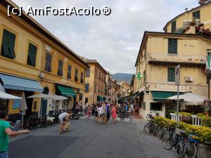 [P01] Strada cu restaurante si magazine, in spate e marea, in dreapta parcul si apoi cladirea cu apartamente.  » foto by IoanaV
 - 
<span class="allrVoted glyphicon glyphicon-heart hidden" id="av885612"></span>
<a class="m-l-10 hidden" id="sv885612" onclick="voting_Foto_DelVot(,885612,22403)" role="button">șterge vot <span class="glyphicon glyphicon-remove"></span></a>
<a id="v9885612" class=" c-red"  onclick="voting_Foto_SetVot(885612)" role="button"><span class="glyphicon glyphicon-heart-empty"></span> <b>LIKE</b> = Votează poza</a> <img class="hidden"  id="f885612W9" src="/imagini/loader.gif" border="0" /><span class="AjErrMes hidden" id="e885612ErM"></span>