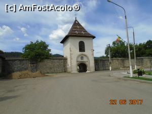 [P04] turnul clopotniță, zidurile incintei și intrarea în mănăstire » foto by Mitica49
 - 
<span class="allrVoted glyphicon glyphicon-heart hidden" id="av926255"></span>
<a class="m-l-10 hidden" id="sv926255" onclick="voting_Foto_DelVot(,926255,22408)" role="button">șterge vot <span class="glyphicon glyphicon-remove"></span></a>
<a id="v9926255" class=" c-red"  onclick="voting_Foto_SetVot(926255)" role="button"><span class="glyphicon glyphicon-heart-empty"></span> <b>LIKE</b> = Votează poza</a> <img class="hidden"  id="f926255W9" src="/imagini/loader.gif" border="0" /><span class="AjErrMes hidden" id="e926255ErM"></span>