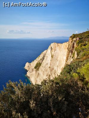 [P56] Pintenul din dreapta, de unde cred că vederea spre Navagio e optimă » foto by crismis
 - 
<span class="allrVoted glyphicon glyphicon-heart hidden" id="av1269924"></span>
<a class="m-l-10 hidden" id="sv1269924" onclick="voting_Foto_DelVot(,1269924,22411)" role="button">șterge vot <span class="glyphicon glyphicon-remove"></span></a>
<a id="v91269924" class=" c-red"  onclick="voting_Foto_SetVot(1269924)" role="button"><span class="glyphicon glyphicon-heart-empty"></span> <b>LIKE</b> = Votează poza</a> <img class="hidden"  id="f1269924W9" src="/imagini/loader.gif" border="0" /><span class="AjErrMes hidden" id="e1269924ErM"></span>