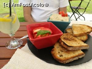 [P38] Salată de vinete și roșii » foto by crismis
 - 
<span class="allrVoted glyphicon glyphicon-heart hidden" id="av987317"></span>
<a class="m-l-10 hidden" id="sv987317" onclick="voting_Foto_DelVot(,987317,22425)" role="button">șterge vot <span class="glyphicon glyphicon-remove"></span></a>
<a id="v9987317" class=" c-red"  onclick="voting_Foto_SetVot(987317)" role="button"><span class="glyphicon glyphicon-heart-empty"></span> <b>LIKE</b> = Votează poza</a> <img class="hidden"  id="f987317W9" src="/imagini/loader.gif" border="0" /><span class="AjErrMes hidden" id="e987317ErM"></span>