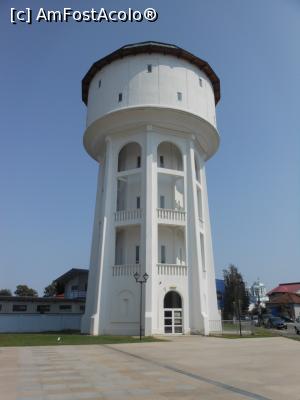 [P02] Oltenița - Turnul de Apă, în prezent Muzeu de Artă. Intrarea. » foto by iulianic
 - 
<span class="allrVoted glyphicon glyphicon-heart hidden" id="av1250517"></span>
<a class="m-l-10 hidden" id="sv1250517" onclick="voting_Foto_DelVot(,1250517,22428)" role="button">șterge vot <span class="glyphicon glyphicon-remove"></span></a>
<a id="v91250517" class=" c-red"  onclick="voting_Foto_SetVot(1250517)" role="button"><span class="glyphicon glyphicon-heart-empty"></span> <b>LIKE</b> = Votează poza</a> <img class="hidden"  id="f1250517W9" src="/imagini/loader.gif" border="0" /><span class="AjErrMes hidden" id="e1250517ErM"></span>