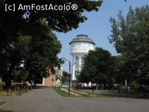 [P06] Oltenița - Turnul de Apă, în prezent Muzeu de Artă, în apropiere de Casa de Cultură. » foto by iulianic
 - 
<span class="allrVoted glyphicon glyphicon-heart hidden" id="av1250521"></span>
<a class="m-l-10 hidden" id="sv1250521" onclick="voting_Foto_DelVot(,1250521,22428)" role="button">șterge vot <span class="glyphicon glyphicon-remove"></span></a>
<a id="v91250521" class=" c-red"  onclick="voting_Foto_SetVot(1250521)" role="button"><span class="glyphicon glyphicon-heart-empty"></span> <b>LIKE</b> = Votează poza</a> <img class="hidden"  id="f1250521W9" src="/imagini/loader.gif" border="0" /><span class="AjErrMes hidden" id="e1250521ErM"></span>