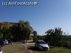 [P02] Pensiunea 4 Salcii vazuta dinspre parcare » foto by pmanuela
 - 
<span class="allrVoted glyphicon glyphicon-heart hidden" id="av886622"></span>
<a class="m-l-10 hidden" id="sv886622" onclick="voting_Foto_DelVot(,886622,22431)" role="button">șterge vot <span class="glyphicon glyphicon-remove"></span></a>
<a id="v9886622" class=" c-red"  onclick="voting_Foto_SetVot(886622)" role="button"><span class="glyphicon glyphicon-heart-empty"></span> <b>LIKE</b> = Votează poza</a> <img class="hidden"  id="f886622W9" src="/imagini/loader.gif" border="0" /><span class="AjErrMes hidden" id="e886622ErM"></span>