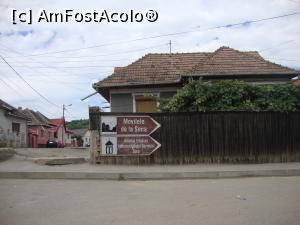 [P01] Am ajuns în oraşul Făgăraş. Am urmat indicatoarele către 'Movilele de la Şona'.  » foto by Floryn81
 - 
<span class="allrVoted glyphicon glyphicon-heart hidden" id="av887228"></span>
<a class="m-l-10 hidden" id="sv887228" onclick="voting_Foto_DelVot(,887228,22448)" role="button">șterge vot <span class="glyphicon glyphicon-remove"></span></a>
<a id="v9887228" class=" c-red"  onclick="voting_Foto_SetVot(887228)" role="button"><span class="glyphicon glyphicon-heart-empty"></span> <b>LIKE</b> = Votează poza</a> <img class="hidden"  id="f887228W9" src="/imagini/loader.gif" border="0" /><span class="AjErrMes hidden" id="e887228ErM"></span>