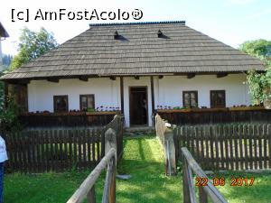 [P01] Casa tradițională țărănească a lui Bâcu Vasile a lui Nicolae din Putna » foto by Mitica49
 - 
<span class="allrVoted glyphicon glyphicon-heart hidden" id="av887778"></span>
<a class="m-l-10 hidden" id="sv887778" onclick="voting_Foto_DelVot(,887778,22456)" role="button">șterge vot <span class="glyphicon glyphicon-remove"></span></a>
<a id="v9887778" class=" c-red"  onclick="voting_Foto_SetVot(887778)" role="button"><span class="glyphicon glyphicon-heart-empty"></span> <b>LIKE</b> = Votează poza</a> <img class="hidden"  id="f887778W9" src="/imagini/loader.gif" border="0" /><span class="AjErrMes hidden" id="e887778ErM"></span>