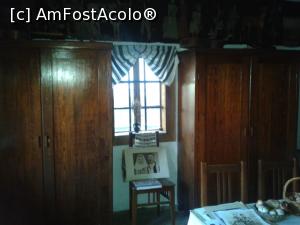 [P18] Camera bună - între dulapuri fotografia foștilor stăpâni ai casei.  » foto by Mitica49
 - 
<span class="allrVoted glyphicon glyphicon-heart hidden" id="av887795"></span>
<a class="m-l-10 hidden" id="sv887795" onclick="voting_Foto_DelVot(,887795,22456)" role="button">șterge vot <span class="glyphicon glyphicon-remove"></span></a>
<a id="v9887795" class=" c-red"  onclick="voting_Foto_SetVot(887795)" role="button"><span class="glyphicon glyphicon-heart-empty"></span> <b>LIKE</b> = Votează poza</a> <img class="hidden"  id="f887795W9" src="/imagini/loader.gif" border="0" /><span class="AjErrMes hidden" id="e887795ErM"></span>