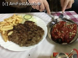 [P06] Restaurantul King din Kladovo - porţia lui » foto by nicole33
 - 
<span class="allrVoted glyphicon glyphicon-heart hidden" id="av959884"></span>
<a class="m-l-10 hidden" id="sv959884" onclick="voting_Foto_DelVot(,959884,22463)" role="button">șterge vot <span class="glyphicon glyphicon-remove"></span></a>
<a id="v9959884" class=" c-red"  onclick="voting_Foto_SetVot(959884)" role="button"><span class="glyphicon glyphicon-heart-empty"></span> <b>LIKE</b> = Votează poza</a> <img class="hidden"  id="f959884W9" src="/imagini/loader.gif" border="0" /><span class="AjErrMes hidden" id="e959884ErM"></span>