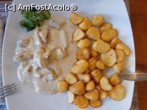 [P17] Piept de pui în sos gorgonzola - CasaDinainte [Sălicea] » foto by calator2000
 - 
<span class="allrVoted glyphicon glyphicon-heart hidden" id="av1260463"></span>
<a class="m-l-10 hidden" id="sv1260463" onclick="voting_Foto_DelVot(,1260463,22467)" role="button">șterge vot <span class="glyphicon glyphicon-remove"></span></a>
<a id="v91260463" class=" c-red"  onclick="voting_Foto_SetVot(1260463)" role="button"><span class="glyphicon glyphicon-heart-empty"></span> <b>LIKE</b> = Votează poza</a> <img class="hidden"  id="f1260463W9" src="/imagini/loader.gif" border="0" /><span class="AjErrMes hidden" id="e1260463ErM"></span>