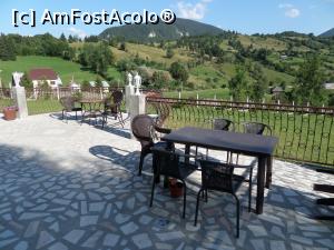 [P10] Terasa, cu priveliştea superbă din faţă.  » foto by Safta Radu
 - 
<span class="allrVoted glyphicon glyphicon-heart hidden" id="av889042"></span>
<a class="m-l-10 hidden" id="sv889042" onclick="voting_Foto_DelVot(,889042,22477)" role="button">șterge vot <span class="glyphicon glyphicon-remove"></span></a>
<a id="v9889042" class=" c-red"  onclick="voting_Foto_SetVot(889042)" role="button"><span class="glyphicon glyphicon-heart-empty"></span> <b>LIKE</b> = Votează poza</a> <img class="hidden"  id="f889042W9" src="/imagini/loader.gif" border="0" /><span class="AjErrMes hidden" id="e889042ErM"></span>