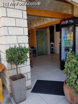 [P02] Intrarea in restaurant, la parter.  » foto by iulian68
 - 
<span class="allrVoted glyphicon glyphicon-heart hidden" id="av1011245"></span>
<a class="m-l-10 hidden" id="sv1011245" onclick="voting_Foto_DelVot(,1011245,22481)" role="button">șterge vot <span class="glyphicon glyphicon-remove"></span></a>
<a id="v91011245" class=" c-red"  onclick="voting_Foto_SetVot(1011245)" role="button"><span class="glyphicon glyphicon-heart-empty"></span> <b>LIKE</b> = Votează poza</a> <img class="hidden"  id="f1011245W9" src="/imagini/loader.gif" border="0" /><span class="AjErrMes hidden" id="e1011245ErM"></span>