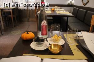 [P23] Rimini, Vicolo Wine & Food, Măsline, Bob din partea casei, o tărtăcuță de decor » foto by mprofeanu
 - 
<span class="allrVoted glyphicon glyphicon-heart hidden" id="av1342663"></span>
<a class="m-l-10 hidden" id="sv1342663" onclick="voting_Foto_DelVot(,1342663,22500)" role="button">șterge vot <span class="glyphicon glyphicon-remove"></span></a>
<a id="v91342663" class=" c-red"  onclick="voting_Foto_SetVot(1342663)" role="button"><span class="glyphicon glyphicon-heart-empty"></span> <b>LIKE</b> = Votează poza</a> <img class="hidden"  id="f1342663W9" src="/imagini/loader.gif" border="0" /><span class="AjErrMes hidden" id="e1342663ErM"></span>