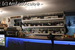 [P33] Rimini, Vicolo Wine & Food, Barul cu multe vinuri. » foto by mprofeanu
 - 
<span class="allrVoted glyphicon glyphicon-heart hidden" id="av1342673"></span>
<a class="m-l-10 hidden" id="sv1342673" onclick="voting_Foto_DelVot(,1342673,22500)" role="button">șterge vot <span class="glyphicon glyphicon-remove"></span></a>
<a id="v91342673" class=" c-red"  onclick="voting_Foto_SetVot(1342673)" role="button"><span class="glyphicon glyphicon-heart-empty"></span> <b>LIKE</b> = Votează poza</a> <img class="hidden"  id="f1342673W9" src="/imagini/loader.gif" border="0" /><span class="AjErrMes hidden" id="e1342673ErM"></span>