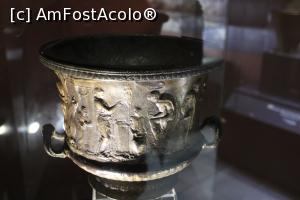 [P33] Varna, Muzeul de Arheologie, Perioada Romană, Vas de bronz ornat cu basoreliefuri » foto by mprofeanu
 - 
<span class="allrVoted glyphicon glyphicon-heart hidden" id="av1216066"></span>
<a class="m-l-10 hidden" id="sv1216066" onclick="voting_Foto_DelVot(,1216066,22501)" role="button">șterge vot <span class="glyphicon glyphicon-remove"></span></a>
<a id="v91216066" class=" c-red"  onclick="voting_Foto_SetVot(1216066)" role="button"><span class="glyphicon glyphicon-heart-empty"></span> <b>LIKE</b> = Votează poza</a> <img class="hidden"  id="f1216066W9" src="/imagini/loader.gif" border="0" /><span class="AjErrMes hidden" id="e1216066ErM"></span>