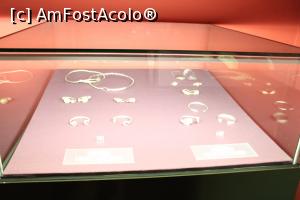 [P54] Varna, Muzeul de Arheologie, Bijuterii din aur » foto by mprofeanu
 - 
<span class="allrVoted glyphicon glyphicon-heart hidden" id="av1216087"></span>
<a class="m-l-10 hidden" id="sv1216087" onclick="voting_Foto_DelVot(,1216087,22501)" role="button">șterge vot <span class="glyphicon glyphicon-remove"></span></a>
<a id="v91216087" class=" c-red"  onclick="voting_Foto_SetVot(1216087)" role="button"><span class="glyphicon glyphicon-heart-empty"></span> <b>LIKE</b> = Votează poza</a> <img class="hidden"  id="f1216087W9" src="/imagini/loader.gif" border="0" /><span class="AjErrMes hidden" id="e1216087ErM"></span>