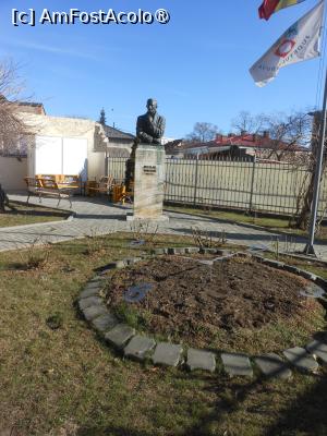 [P21] Ploiești - Muzeul Ceasului. Bustul fondatorului. » foto by iulianic
 - 
<span class="allrVoted glyphicon glyphicon-heart hidden" id="av1470431"></span>
<a class="m-l-10 hidden" id="sv1470431" onclick="voting_Foto_DelVot(,1470431,22506)" role="button">șterge vot <span class="glyphicon glyphicon-remove"></span></a>
<a id="v91470431" class=" c-red"  onclick="voting_Foto_SetVot(1470431)" role="button"><span class="glyphicon glyphicon-heart-empty"></span> <b>LIKE</b> = Votează poza</a> <img class="hidden"  id="f1470431W9" src="/imagini/loader.gif" border="0" /><span class="AjErrMes hidden" id="e1470431ErM"></span>