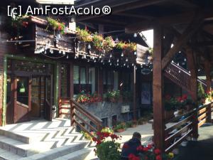 [P25] Pensiunea Klass - aici se vede restaurantul, terasa este in dreapta, langa ea existau si caeva mese unde fumatorii stateau la o cafea si o tigara, iat pe fundal se vad scarile ce duceau la camerele de la etajul urmator » foto by mishu
 - 
<span class="allrVoted glyphicon glyphicon-heart hidden" id="av1320685"></span>
<a class="m-l-10 hidden" id="sv1320685" onclick="voting_Foto_DelVot(,1320685,22517)" role="button">șterge vot <span class="glyphicon glyphicon-remove"></span></a>
<a id="v91320685" class=" c-red"  onclick="voting_Foto_SetVot(1320685)" role="button"><span class="glyphicon glyphicon-heart-empty"></span> <b>LIKE</b> = Votează poza</a> <img class="hidden"  id="f1320685W9" src="/imagini/loader.gif" border="0" /><span class="AjErrMes hidden" id="e1320685ErM"></span>