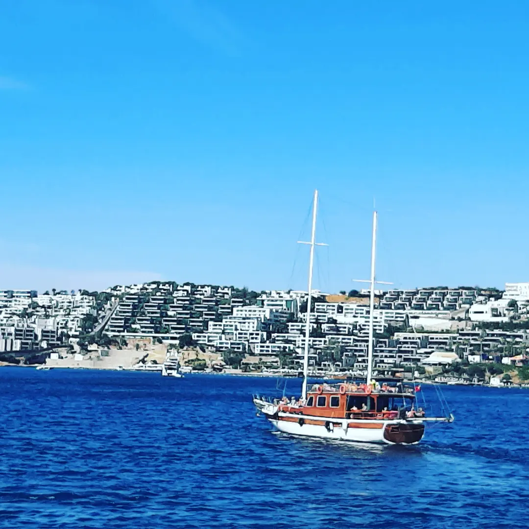 [P04] View from ferryboat » foto by Mirinda
 - 
<span class="allrVoted glyphicon glyphicon-heart hidden" id="av1328085"></span>
<a class="m-l-10 hidden" id="sv1328085" onclick="voting_Foto_DelVot(,1328085,22554)" role="button">șterge vot <span class="glyphicon glyphicon-remove"></span></a>
<a id="v91328085" class=" c-red"  onclick="voting_Foto_SetVot(1328085)" role="button"><span class="glyphicon glyphicon-heart-empty"></span> <b>LIKE</b> = Votează poza</a> <img class="hidden"  id="f1328085W9" src="/imagini/loader.gif" border="0" /><span class="AjErrMes hidden" id="e1328085ErM"></span>