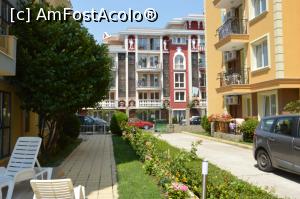 [P14] Aleea din faţa apartamentului nostru de la Aquaria Aparthotel din Sunny Beach.  » foto by traian.leuca †
 - 
<span class="allrVoted glyphicon glyphicon-heart hidden" id="av893521"></span>
<a class="m-l-10 hidden" id="sv893521" onclick="voting_Foto_DelVot(,893521,22573)" role="button">șterge vot <span class="glyphicon glyphicon-remove"></span></a>
<a id="v9893521" class=" c-red"  onclick="voting_Foto_SetVot(893521)" role="button"><span class="glyphicon glyphicon-heart-empty"></span> <b>LIKE</b> = Votează poza</a> <img class="hidden"  id="f893521W9" src="/imagini/loader.gif" border="0" /><span class="AjErrMes hidden" id="e893521ErM"></span>
