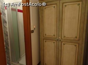[P07] Dulapul colt cu baia, usa rabatabila la baie.  » foto by vacantamea2012
 - 
<span class="allrVoted glyphicon glyphicon-heart hidden" id="av893883"></span>
<a class="m-l-10 hidden" id="sv893883" onclick="voting_Foto_DelVot(,893883,22578)" role="button">șterge vot <span class="glyphicon glyphicon-remove"></span></a>
<a id="v9893883" class=" c-red"  onclick="voting_Foto_SetVot(893883)" role="button"><span class="glyphicon glyphicon-heart-empty"></span> <b>LIKE</b> = Votează poza</a> <img class="hidden"  id="f893883W9" src="/imagini/loader.gif" border="0" /><span class="AjErrMes hidden" id="e893883ErM"></span>