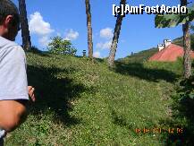 [P20] Crama Ţelna - la plecare, vânzătorul a urcat cu mine pe dealul din spatele cramei, pentru a-mi arăta gurile de aerisire. » foto by creivean
 - 
<span class="allrVoted glyphicon glyphicon-heart hidden" id="av266946"></span>
<a class="m-l-10 hidden" id="sv266946" onclick="voting_Foto_DelVot(,266946,22584)" role="button">șterge vot <span class="glyphicon glyphicon-remove"></span></a>
<a id="v9266946" class=" c-red"  onclick="voting_Foto_SetVot(266946)" role="button"><span class="glyphicon glyphicon-heart-empty"></span> <b>LIKE</b> = Votează poza</a> <img class="hidden"  id="f266946W9" src="/imagini/loader.gif" border="0" /><span class="AjErrMes hidden" id="e266946ErM"></span>