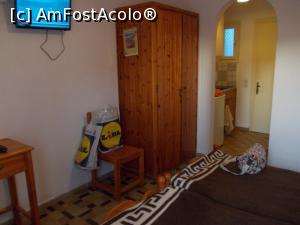 [P15] Alt colț al camerei și chicineta de pe hol » foto by Alina53
 - 
<span class="allrVoted glyphicon glyphicon-heart hidden" id="av966121"></span>
<a class="m-l-10 hidden" id="sv966121" onclick="voting_Foto_DelVot(,966121,22585)" role="button">șterge vot <span class="glyphicon glyphicon-remove"></span></a>
<a id="v9966121" class=" c-red"  onclick="voting_Foto_SetVot(966121)" role="button"><span class="glyphicon glyphicon-heart-empty"></span> <b>LIKE</b> = Votează poza</a> <img class="hidden"  id="f966121W9" src="/imagini/loader.gif" border="0" /><span class="AjErrMes hidden" id="e966121ErM"></span>