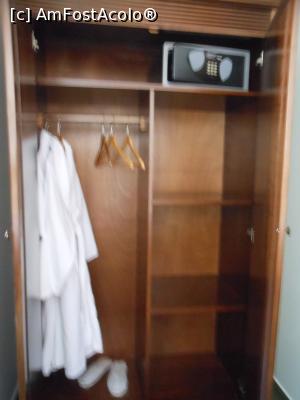 [P18] Hotel Carmen - Predeal. Din dotările camerei 407. » foto by iulianic
 - 
<span class="allrVoted glyphicon glyphicon-heart hidden" id="av1335072"></span>
<a class="m-l-10 hidden" id="sv1335072" onclick="voting_Foto_DelVot(,1335072,22589)" role="button">șterge vot <span class="glyphicon glyphicon-remove"></span></a>
<a id="v91335072" class=" c-red"  onclick="voting_Foto_SetVot(1335072)" role="button"><span class="glyphicon glyphicon-heart-empty"></span> <b>LIKE</b> = Votează poza</a> <img class="hidden"  id="f1335072W9" src="/imagini/loader.gif" border="0" /><span class="AjErrMes hidden" id="e1335072ErM"></span>