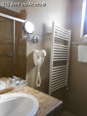 [P21] Hotel Carmen - Predeal. Baia camerei 407. » foto by iulianic
 - 
<span class="allrVoted glyphicon glyphicon-heart hidden" id="av1335075"></span>
<a class="m-l-10 hidden" id="sv1335075" onclick="voting_Foto_DelVot(,1335075,22589)" role="button">șterge vot <span class="glyphicon glyphicon-remove"></span></a>
<a id="v91335075" class=" c-red"  onclick="voting_Foto_SetVot(1335075)" role="button"><span class="glyphicon glyphicon-heart-empty"></span> <b>LIKE</b> = Votează poza</a> <img class="hidden"  id="f1335075W9" src="/imagini/loader.gif" border="0" /><span class="AjErrMes hidden" id="e1335075ErM"></span>