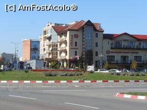 [P18] Făgăraș - Hotel Bulevard, central, impodobit cu flori. » foto by iulianic
 - 
<span class="allrVoted glyphicon glyphicon-heart hidden" id="av1340891"></span>
<a class="m-l-10 hidden" id="sv1340891" onclick="voting_Foto_DelVot(,1340891,22590)" role="button">șterge vot <span class="glyphicon glyphicon-remove"></span></a>
<a id="v91340891" class=" c-red"  onclick="voting_Foto_SetVot(1340891)" role="button"><span class="glyphicon glyphicon-heart-empty"></span> <b>LIKE</b> = Votează poza</a> <img class="hidden"  id="f1340891W9" src="/imagini/loader.gif" border="0" /><span class="AjErrMes hidden" id="e1340891ErM"></span>