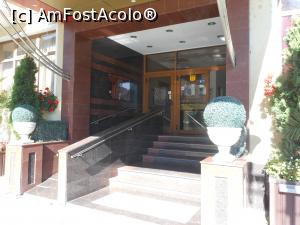 [P19] Făgăraș - Intrarea în restaurantul Hotelului Bulevard. » foto by iulianic
 - 
<span class="allrVoted glyphicon glyphicon-heart hidden" id="av1340892"></span>
<a class="m-l-10 hidden" id="sv1340892" onclick="voting_Foto_DelVot(,1340892,22590)" role="button">șterge vot <span class="glyphicon glyphicon-remove"></span></a>
<a id="v91340892" class=" c-red"  onclick="voting_Foto_SetVot(1340892)" role="button"><span class="glyphicon glyphicon-heart-empty"></span> <b>LIKE</b> = Votează poza</a> <img class="hidden"  id="f1340892W9" src="/imagini/loader.gif" border="0" /><span class="AjErrMes hidden" id="e1340892ErM"></span>