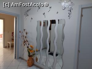 [P06] Holul comun, în dreapta ușa spre apartamentul vecin, ușa deschisă e spre apartamentul nostru. » foto by maryka
 - 
<span class="allrVoted glyphicon glyphicon-heart hidden" id="av1334990"></span>
<a class="m-l-10 hidden" id="sv1334990" onclick="voting_Foto_DelVot(,1334990,22614)" role="button">șterge vot <span class="glyphicon glyphicon-remove"></span></a>
<a id="v91334990" class=" c-red"  onclick="voting_Foto_SetVot(1334990)" role="button"><span class="glyphicon glyphicon-heart-empty"></span> <b>LIKE</b> = Votează poza</a> <img class="hidden"  id="f1334990W9" src="/imagini/loader.gif" border="0" /><span class="AjErrMes hidden" id="e1334990ErM"></span>