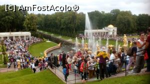 [P02] Mii de oameni se bucura de ceremonia de la deschiderea oficiala de la ora 11, spectacol, muzica, apa tasneste progresiv din fiecare fantana pana parcul se umple de racoarea tasnitorilor.  Ar fi fost minunat sa putem incarca si fundalul sonor al muzicii de la ceremonie. » foto by senateo
 - 
<span class="allrVoted glyphicon glyphicon-heart hidden" id="av896722"></span>
<a class="m-l-10 hidden" id="sv896722" onclick="voting_Foto_DelVot(,896722,22636)" role="button">șterge vot <span class="glyphicon glyphicon-remove"></span></a>
<a id="v9896722" class=" c-red"  onclick="voting_Foto_SetVot(896722)" role="button"><span class="glyphicon glyphicon-heart-empty"></span> <b>LIKE</b> = Votează poza</a> <img class="hidden"  id="f896722W9" src="/imagini/loader.gif" border="0" /><span class="AjErrMes hidden" id="e896722ErM"></span>