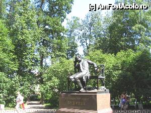 [P01] 'Țarskoe Selo si Peterhof' / Statuia lui Puskin in parcul liceului.  » foto by Michi
 - 
<span class="allrVoted glyphicon glyphicon-heart hidden" id="av407932"></span>
<a class="m-l-10 hidden" id="sv407932" onclick="voting_Foto_DelVot(,407932,22636)" role="button">șterge vot <span class="glyphicon glyphicon-remove"></span></a>
<a id="v9407932" class=" c-red"  onclick="voting_Foto_SetVot(407932)" role="button"><span class="glyphicon glyphicon-heart-empty"></span> <b>LIKE</b> = Votează poza</a> <img class="hidden"  id="f407932W9" src="/imagini/loader.gif" border="0" /><span class="AjErrMes hidden" id="e407932ErM"></span>