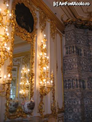 [P09] 'Țarskoe Selo si Peterhof' / Detaliu sala alba de mese, soba din faianta cu cobalt » foto by Michi
 - 
<span class="allrVoted glyphicon glyphicon-heart hidden" id="av407946"></span>
<a class="m-l-10 hidden" id="sv407946" onclick="voting_Foto_DelVot(,407946,22636)" role="button">șterge vot <span class="glyphicon glyphicon-remove"></span></a>
<a id="v9407946" class=" c-red"  onclick="voting_Foto_SetVot(407946)" role="button"><span class="glyphicon glyphicon-heart-empty"></span> <b>LIKE</b> = Votează poza</a> <img class="hidden"  id="f407946W9" src="/imagini/loader.gif" border="0" /><span class="AjErrMes hidden" id="e407946ErM"></span>