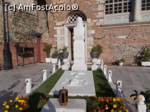 [P05] Mormântul mitropolitului Panteleimon al II-lea, cel care a reușit să aducă moaștele sfântului din Italia, în 1980.  » foto by elviramvio
 - 
<span class="allrVoted glyphicon glyphicon-heart hidden" id="av905266"></span>
<a class="m-l-10 hidden" id="sv905266" onclick="voting_Foto_DelVot(,905266,22655)" role="button">șterge vot <span class="glyphicon glyphicon-remove"></span></a>
<a id="v9905266" class=" c-red"  onclick="voting_Foto_SetVot(905266)" role="button"><span class="glyphicon glyphicon-heart-empty"></span> <b>LIKE</b> = Votează poza</a> <img class="hidden"  id="f905266W9" src="/imagini/loader.gif" border="0" /><span class="AjErrMes hidden" id="e905266ErM"></span>
