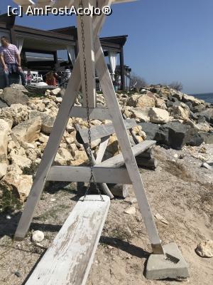 [P04] Leagănul din fața restaurantului. Doar două geamuri deschise pe terasă » foto by krisstinna
 - 
<span class="allrVoted glyphicon glyphicon-heart hidden" id="av965800"></span>
<a class="m-l-10 hidden" id="sv965800" onclick="voting_Foto_DelVot(,965800,22681)" role="button">șterge vot <span class="glyphicon glyphicon-remove"></span></a>
<a id="v9965800" class=" c-red"  onclick="voting_Foto_SetVot(965800)" role="button"><span class="glyphicon glyphicon-heart-empty"></span> <b>LIKE</b> = Votează poza</a> <img class="hidden"  id="f965800W9" src="/imagini/loader.gif" border="0" /><span class="AjErrMes hidden" id="e965800ErM"></span>