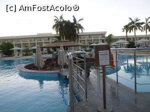 [P30] 30. &Icirc;n mijlocul piscinei mari se află &bdquo;Tropicana Bar&rdquo;. » foto by doinafil
 - 
<span class="allrVoted glyphicon glyphicon-heart hidden" id="av1231581"></span>
<a class="m-l-10 hidden" id="sv1231581" onclick="voting_Foto_DelVot(,1231581,22688)" role="button">șterge vot <span class="glyphicon glyphicon-remove"></span></a>
<a id="v91231581" class=" c-red"  onclick="voting_Foto_SetVot(1231581)" role="button"><span class="glyphicon glyphicon-heart-empty"></span> <b>LIKE</b> = Votează poza</a> <img class="hidden"  id="f1231581W9" src="/imagini/loader.gif" border="0" /><span class="AjErrMes hidden" id="e1231581ErM"></span>