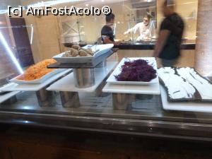 [P70] 70. Și aici servirea se face din spatele ecranelor de protecție. » foto by doinafil
 - 
<span class="allrVoted glyphicon glyphicon-heart hidden" id="av1231621"></span>
<a class="m-l-10 hidden" id="sv1231621" onclick="voting_Foto_DelVot(,1231621,22688)" role="button">șterge vot <span class="glyphicon glyphicon-remove"></span></a>
<a id="v91231621" class=" c-red"  onclick="voting_Foto_SetVot(1231621)" role="button"><span class="glyphicon glyphicon-heart-empty"></span> <b>LIKE</b> = Votează poza</a> <img class="hidden"  id="f1231621W9" src="/imagini/loader.gif" border="0" /><span class="AjErrMes hidden" id="e1231621ErM"></span>
