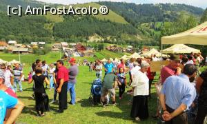 [P23] Ambianţa în care s-a desfăşurat festivalul. În vale se văd casele din satul Valea Rece (jud. Harghita) şi cele două pensiuni, promotoarele de bază ale acestui festival gastronomic-folcloric (2014)  » foto by Lucien
 - 
<span class="allrVoted glyphicon glyphicon-heart hidden" id="av729360"></span>
<a class="m-l-10 hidden" id="sv729360" onclick="voting_Foto_DelVot(,729360,22696)" role="button">șterge vot <span class="glyphicon glyphicon-remove"></span></a>
<a id="v9729360" class=" c-red"  onclick="voting_Foto_SetVot(729360)" role="button"><span class="glyphicon glyphicon-heart-empty"></span> <b>LIKE</b> = Votează poza</a> <img class="hidden"  id="f729360W9" src="/imagini/loader.gif" border="0" /><span class="AjErrMes hidden" id="e729360ErM"></span>