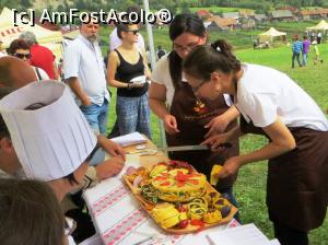 [P29] Un platou ceangăiesc cu 'dulciuri' (tort, prăjituri, ruladă) pe bază de mămăligă (2014)  » foto by Lucien
 - 
<span class="allrVoted glyphicon glyphicon-heart hidden" id="av729366"></span>
<a class="m-l-10 hidden" id="sv729366" onclick="voting_Foto_DelVot(,729366,22696)" role="button">șterge vot <span class="glyphicon glyphicon-remove"></span></a>
<a id="v9729366" class=" c-red"  onclick="voting_Foto_SetVot(729366)" role="button"><span class="glyphicon glyphicon-heart-empty"></span> <b>LIKE</b> = Votează poza</a> <img class="hidden"  id="f729366W9" src="/imagini/loader.gif" border="0" /><span class="AjErrMes hidden" id="e729366ErM"></span>